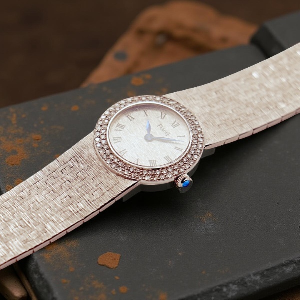 Martino Sassella - Piaget White gold women's watch with diamond bezel
